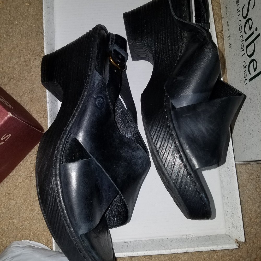NIB sandals